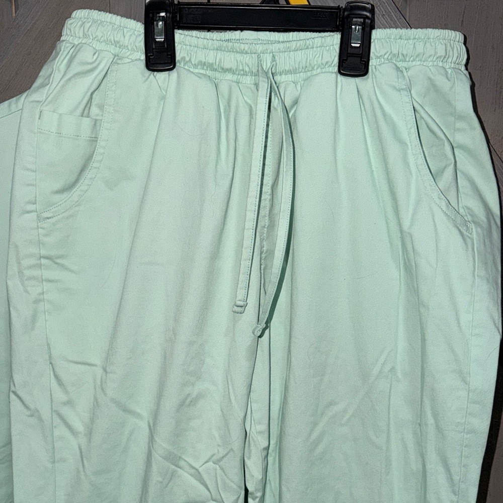 Butter-Soft Women's Mint Green Scrub Top - Picture 8 of 8